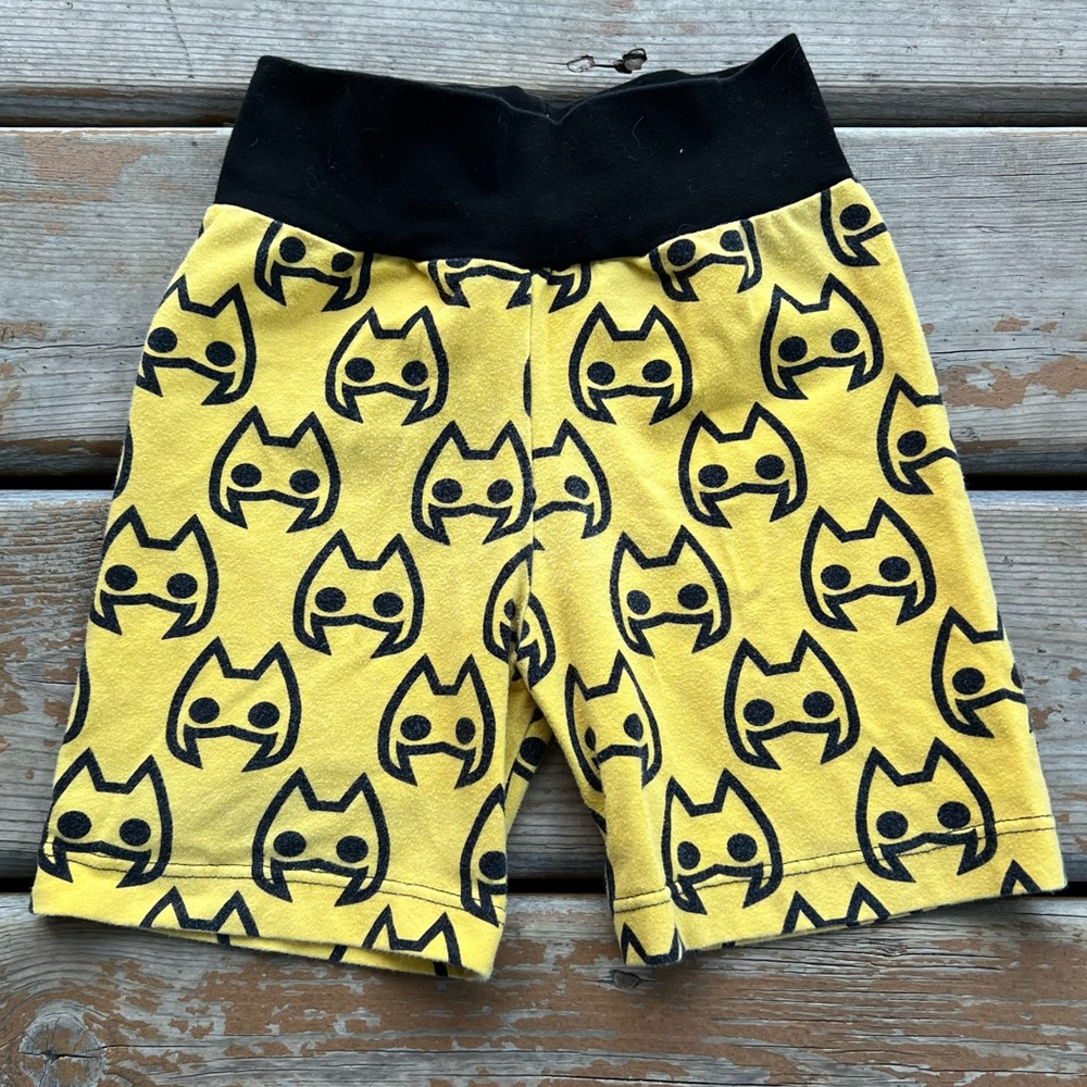 Handmade & Small Shop Snuggabumz Yellow & Black Batman Shorts - Size 4